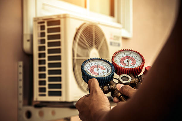 Professional Hvac technician working in Sunnyside, GA